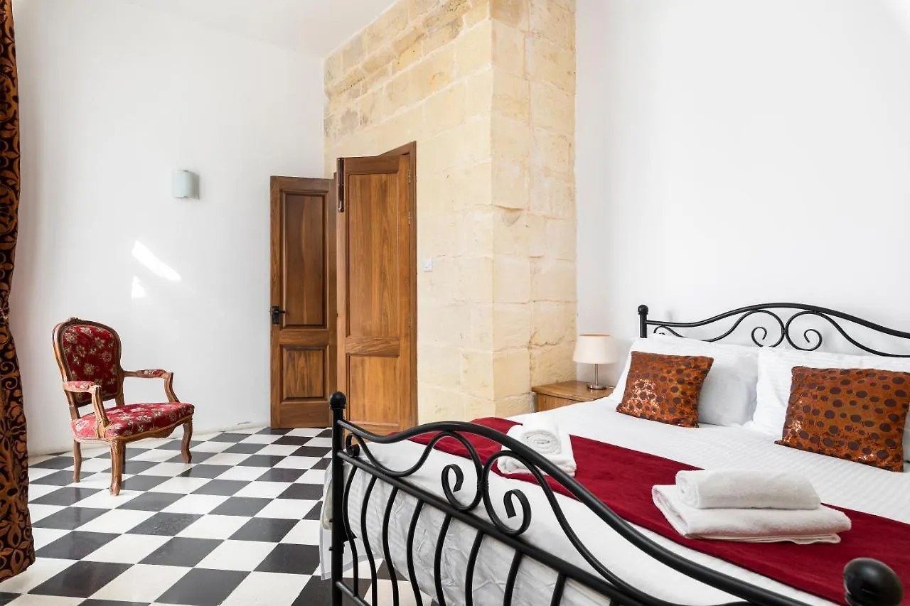 Traditional & Modern Maltese Townhouse - Rooftop Terrace And Sea Views, Close To Birgu Waterfront Cospicua