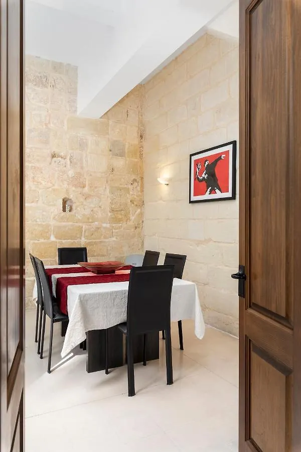 Traditional & Modern Maltese Townhouse - Rooftop Terrace And Sea Views, Close To Birgu Waterfront Cospicua Holiday home
