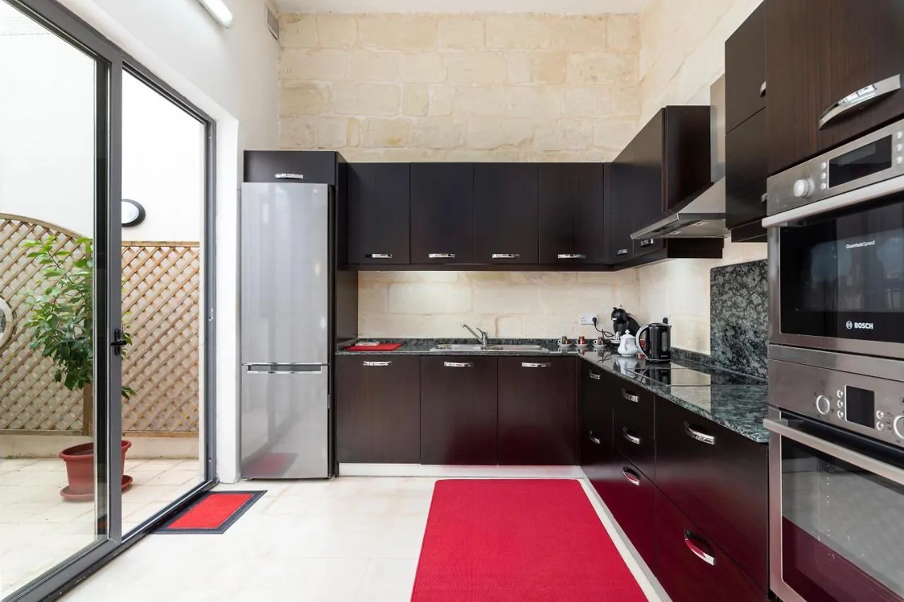 Traditional & Modern Maltese Townhouse - Rooftop Terrace And Sea Views, Close To Birgu Waterfront Cospicua Holiday home