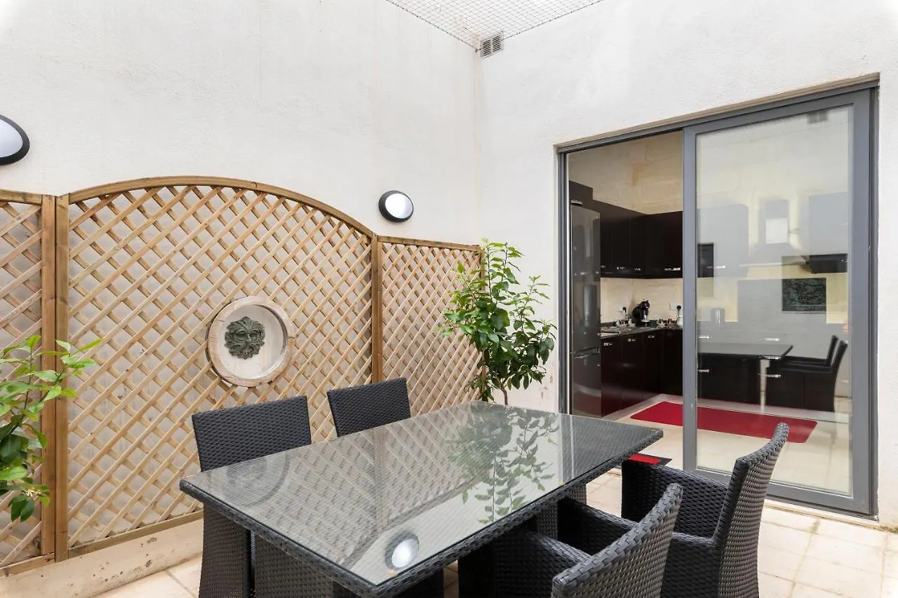 Holiday home Traditional & Modern Maltese Townhouse - Rooftop Terrace And Sea Views, Close To Birgu Waterfront Cospicua
