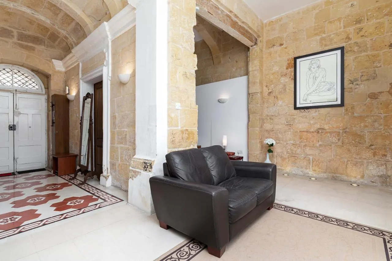 Traditional & Modern Maltese Townhouse - Rooftop Terrace And Sea Views, Close To Birgu Waterfront Cospicua