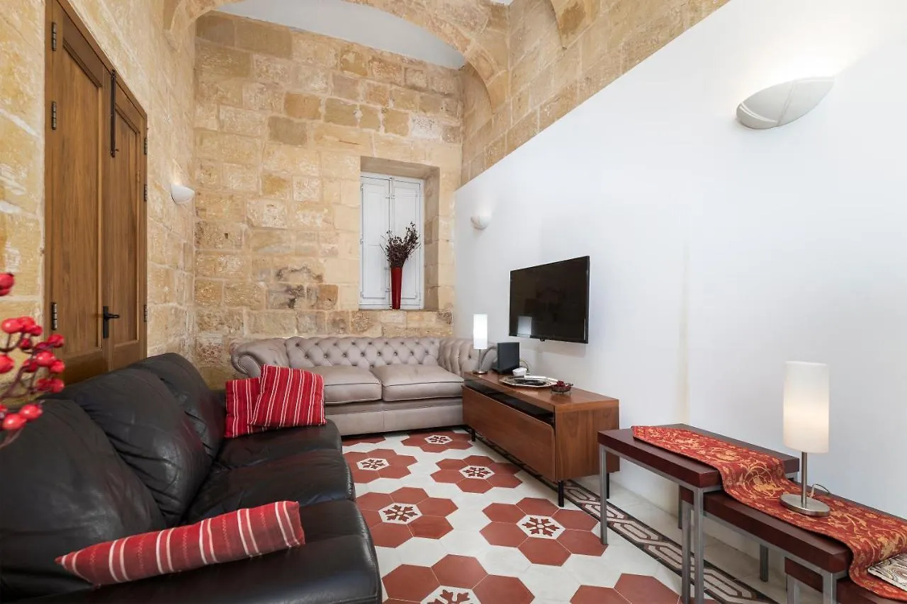 Traditional & Modern Maltese Townhouse - Rooftop Terrace And Sea Views, Close To Birgu Waterfront Cospicua Holiday home