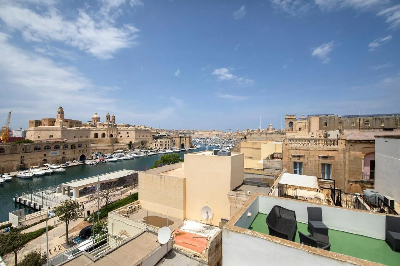 Traditional & Modern Maltese Townhouse - Rooftop Terrace And Sea Views, Close To Birgu Waterfront Cospicua Holiday home